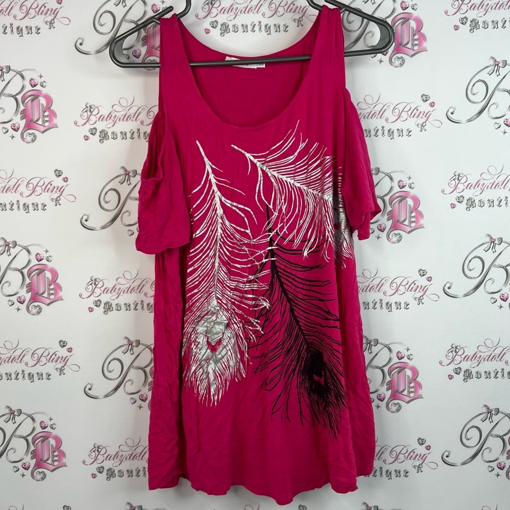 Ricki's tshirt top cold shoulder open pink Fuchsia Feather 🪶 Print Tunic